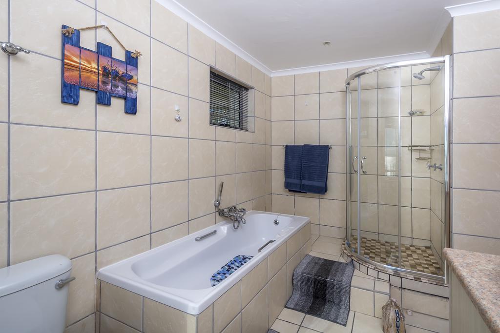 The White House Apartment Mossel Bay Esterno foto